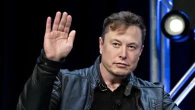 إيلون ماسك يخسر لقبه كأغنى رجل في العالم ويقرر نقل مقر تسلا
